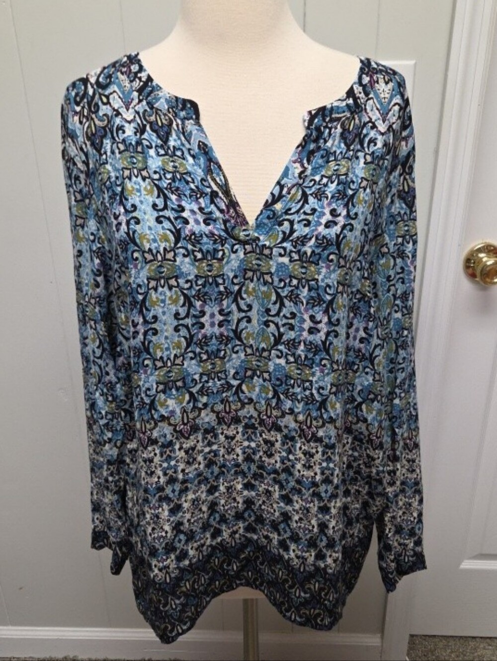 J Jill Medium blue Top Blouse Shirt Split V-neck L/S Paisley print